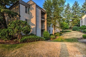 14630 NE 32nd St in Bellevue, WA - Building Photo - Building Photo