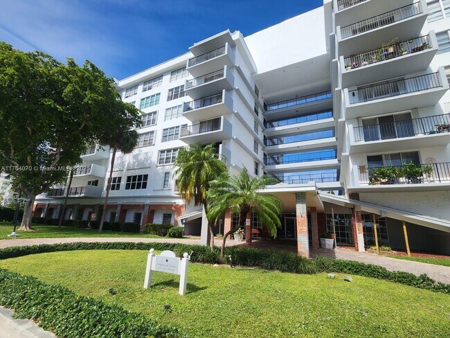 1001 91st St, Unit # 412 in Bay Harbor Islands, FL - Foto de edificio - Building Photo