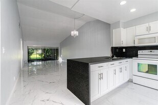 9234 Wedgewood Ln in Tamarac, FL - Building Photo