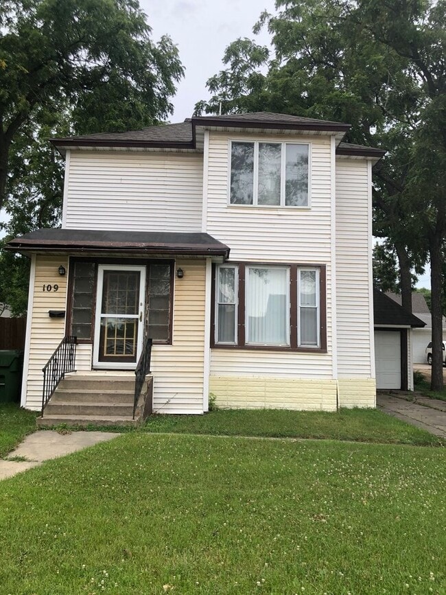 109 5th St SE