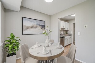 Laketree in Waterford, MI - Building Photo