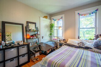 6 Belmont St, Unit 2 in Somerville, MA - Foto de edificio - Building Photo