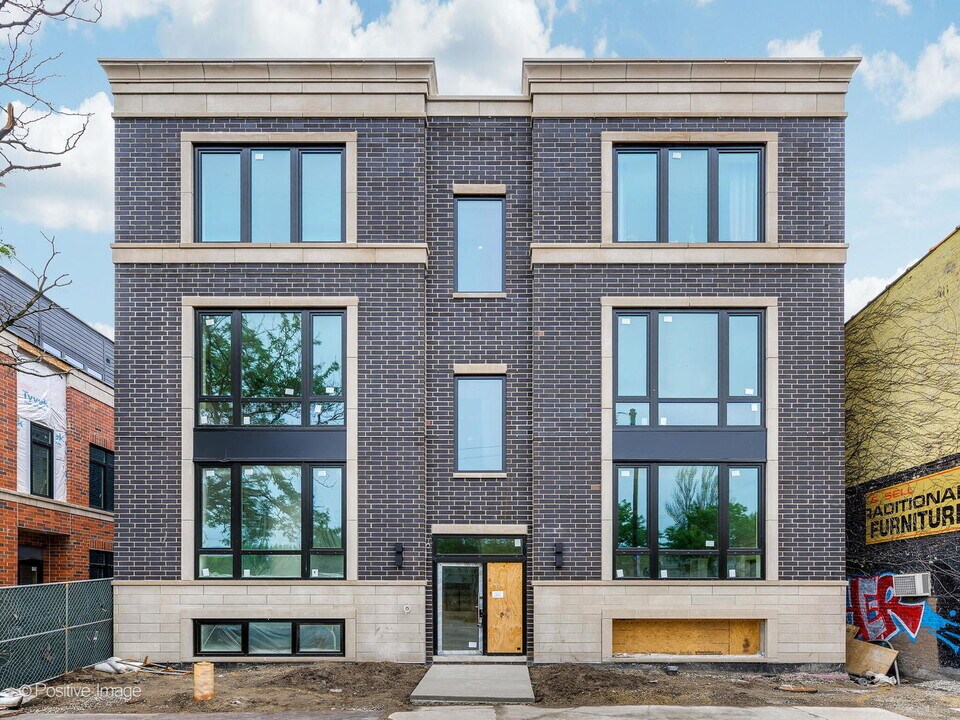 6911 N Western Ave in Chicago, IL - Building Photo