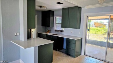 18448 Iris Rd in Ft. Myers, FL - Building Photo - Building Photo