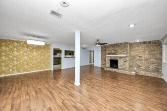 6304 Crab Orchard Rd in Houston, TX - Foto de edificio - Building Photo