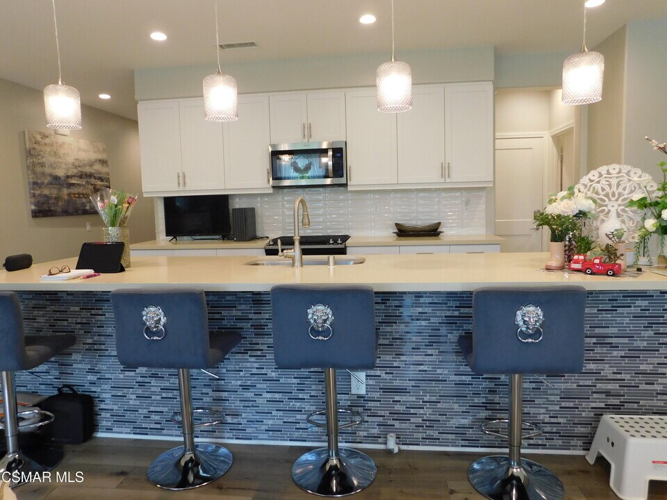 249 Morro Wy in Simi Valley, CA - Building Photo