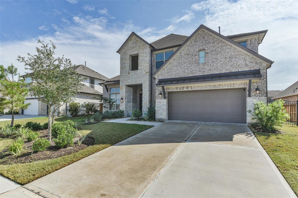 8215 Chartres Wind Dr in Magnolia, TX - Foto de edificio