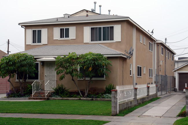 519 S Flower St in Inglewood, CA - Building Photo - Building Photo