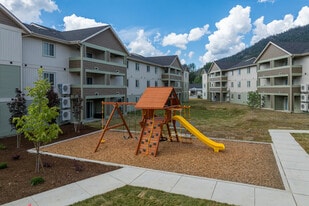 Samuelson Place Apartments in Sandpoint, ID - Building Photo
