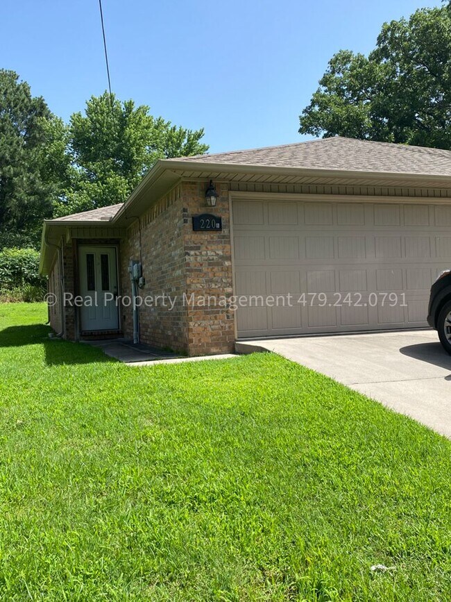220 W Gary St in Greenwood, AR - Building Photo - Building Photo