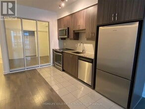 9205 Yonge St in Richmond Hill, ON - Building Photo - Building Photo