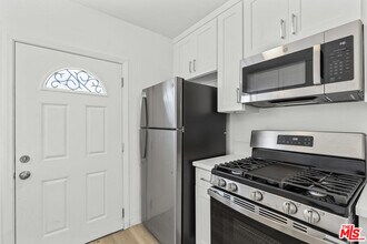 11110 Charnock Rd in Los Angeles, CA - Building Photo - Building Photo