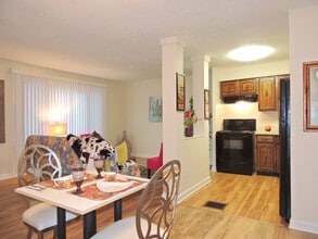 16306 Corkhill Rd in Maple Heights, OH - Building Photo - Building Photo