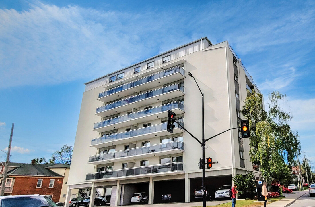 Brock Towers in Kingston, ON - Building Photo