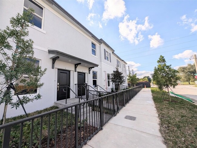 15601 SW 280th St in Homestead, FL - Building Photo - Building Photo