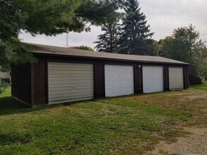 103 S Spring St, Unit Apt 3 in Franklin Grove, IL - Building Photo - Building Photo