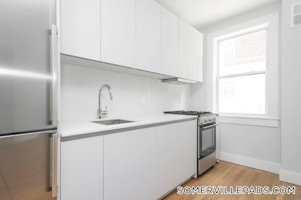 138 Highland Ave in Somerville, MA - Building Photo