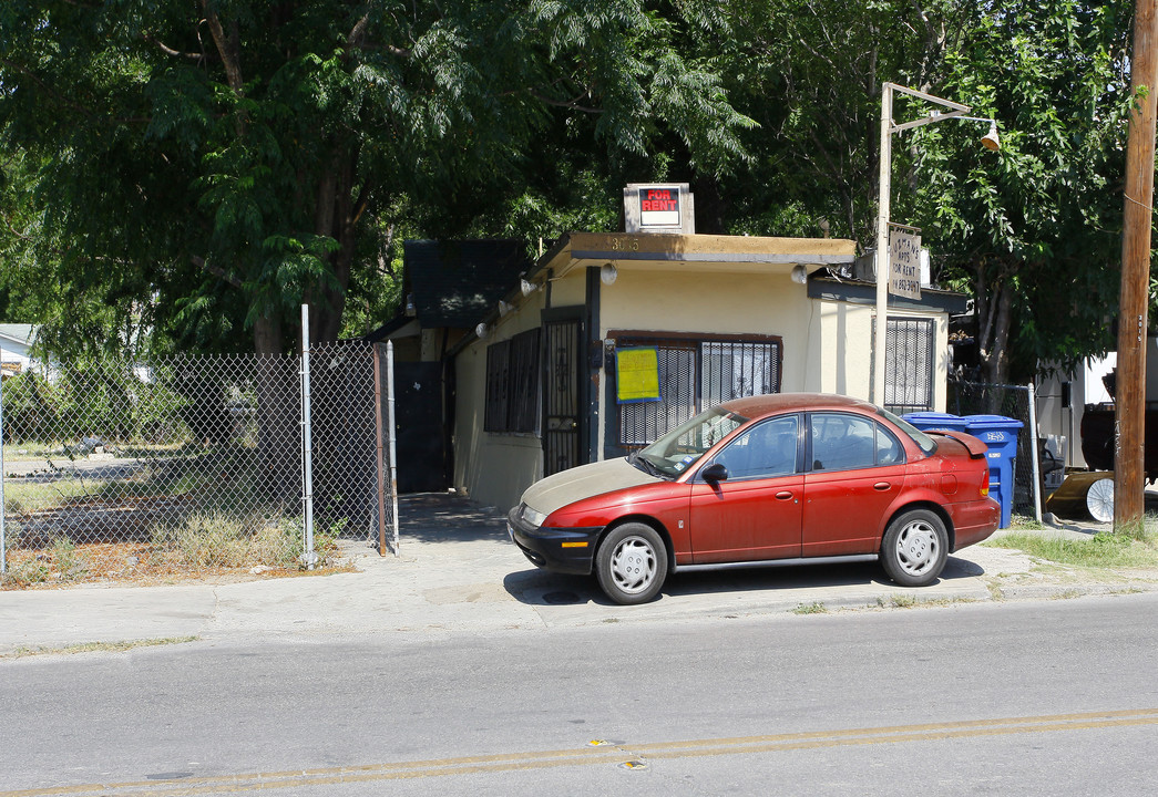 Guzman Apartments in San Antonio, TX - Building Photo