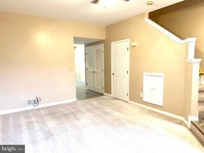 21057 Pickerelweed Terrace in Ashburn, VA - Building Photo - Building Photo