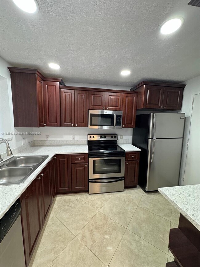 4848 NW 24th Ct in Lauderdale Lakes, FL - Building Photo - Building Photo