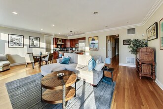 2442 N Southport Ave, Unit 3N in Chicago, IL - Building Photo - Building Photo