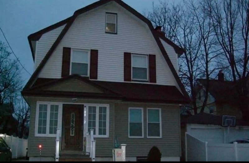 100-12-100196 196th St in Queens, NY - Building Photo