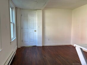 35 Circle St in Bristol, CT - Building Photo - Building Photo