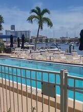 2000 Diana Dr, Unit 207 in Hallandale Beach, FL - Building Photo - Building Photo