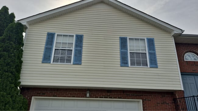 property at 3409 Summerfield Dr