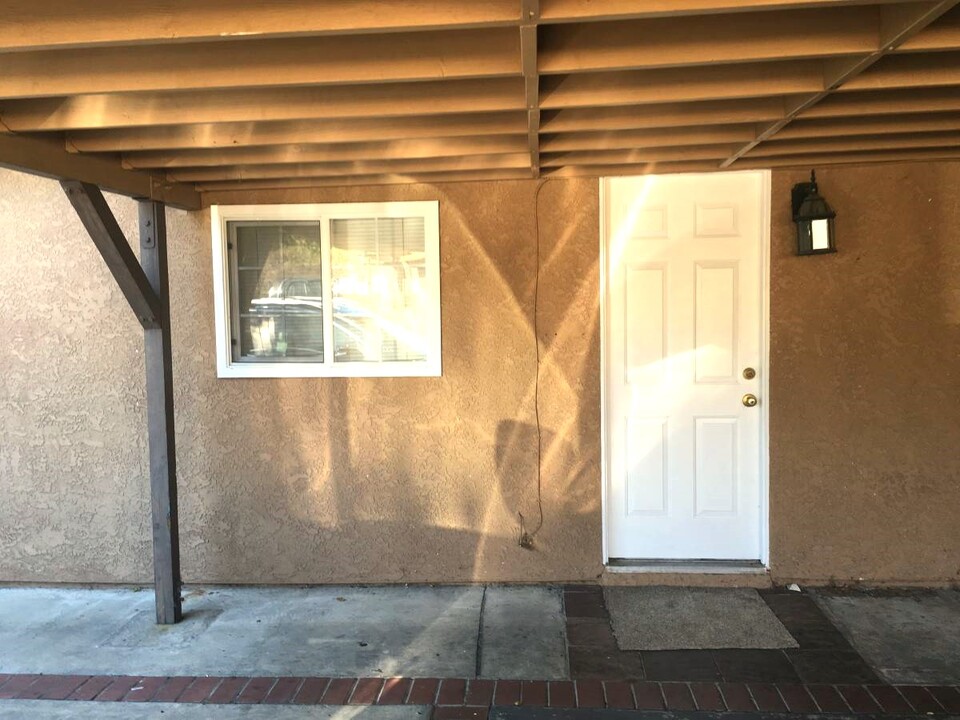 22149 Wyandotte St, Unit B in Canoga Park, CA - Foto de edificio