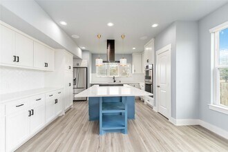 9495 Jutland Rd in Houston, TX - Building Photo - Building Photo