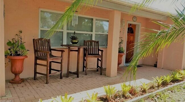 307 Oregon Rd W in Lehigh Acres, FL - Building Photo - Building Photo