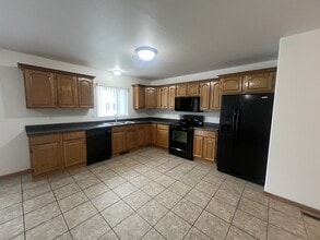 4281 Estate Dr S in Fargo, ND - Building Photo - Building Photo