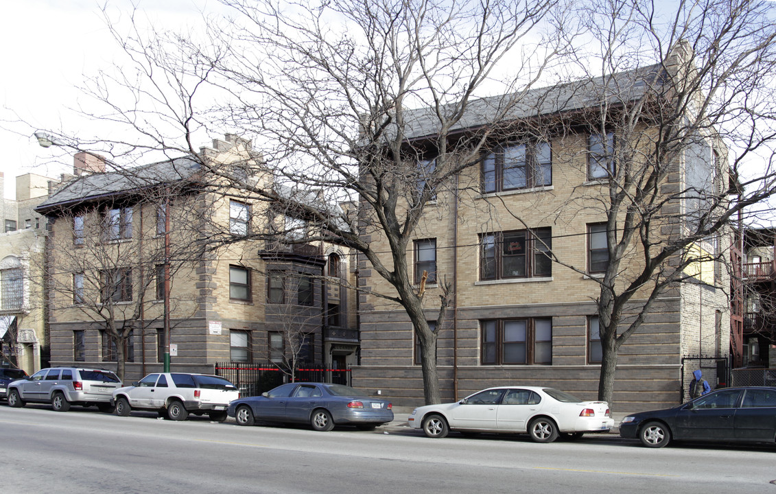 4107-4115 N Broadway St in Chicago, IL - Building Photo