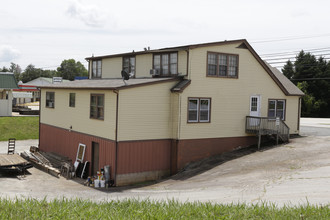 494 Grove St N in Dahlonega, GA - Foto de edificio - Building Photo