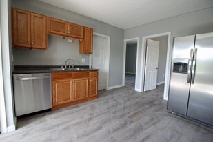 125 Grove St, Unit 2 in Clinton, MA - Building Photo