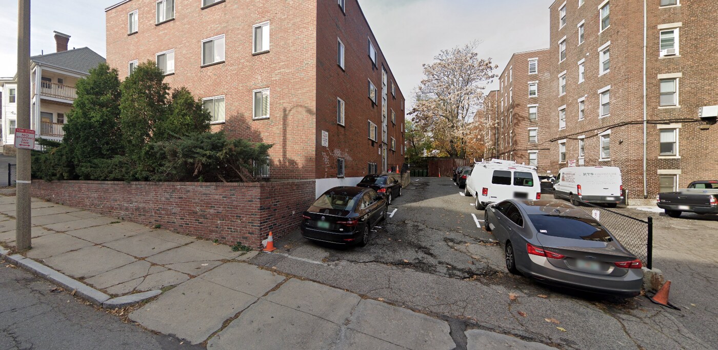 10 Scottfield Rd in Boston, MA - Building Photo