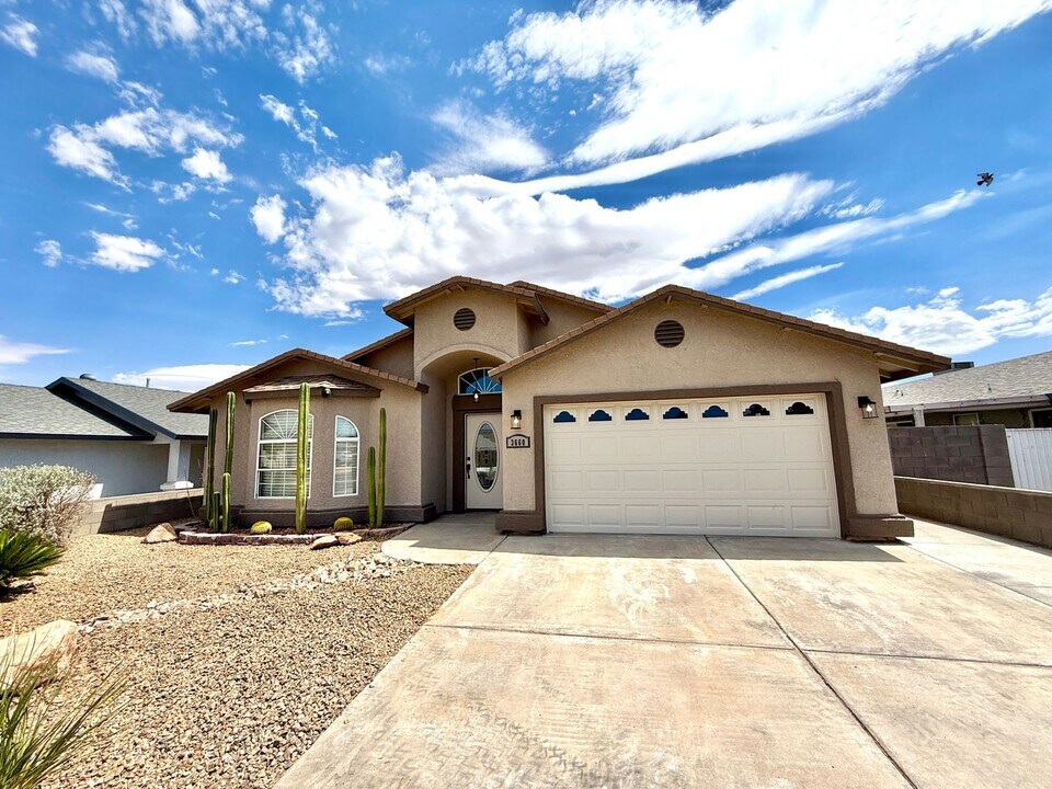 3660 N Willow Rd in Kingman, AZ - Building Photo