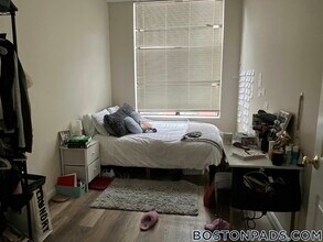 81 Essex St, Unit 33 in Boston, MA - Foto de edificio - Building Photo