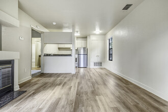 BRIDLE PATH PLACE APARTMENTS in Stockton, CA - Building Photo - Interior Photo