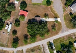 9027 County Rd 748 in Mathis, TX - Building Photo