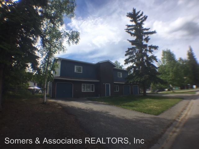 4882 Glasgow Dr in Fairbanks, AK - Building Photo