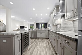 105 Isle of Venice Dr in Fort Lauderdale, FL - Building Photo - Building Photo