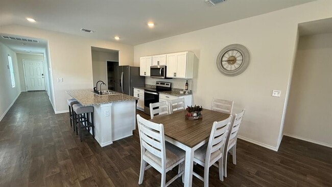 13104 Roving Pass in Elgin, TX - Building Photo - Building Photo