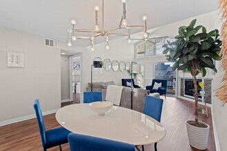 5515 Canoga Ave in Woodland Hills, CA - Building Photo - Building Photo