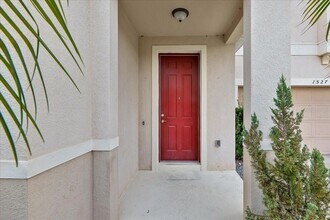 1527 Angler Avenue in Kissimmee, FL - Foto de edificio - Building Photo