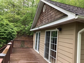 310 Blue Rock Rd in Hendersonville, NC - Building Photo - Building Photo
