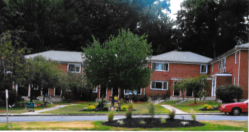 434 Middle Turnpike W in Manchester, CT - Building Photo