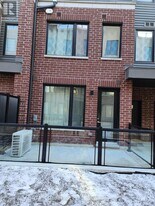 3415 Ridgeway Dr in Mississauga, ON - Building Photo