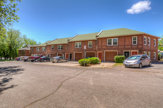 PARK COURT APARTMENTS in Klamath Falls, OR - Building Photo - Building Photo